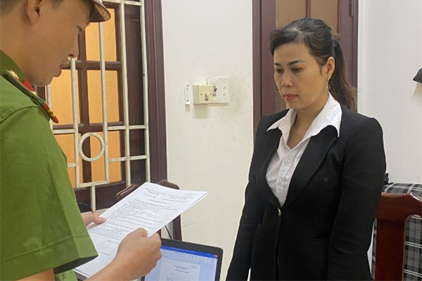 Bị bắt vì làm sổ đỏ giả cắm lấy tiền tiêu xài-2