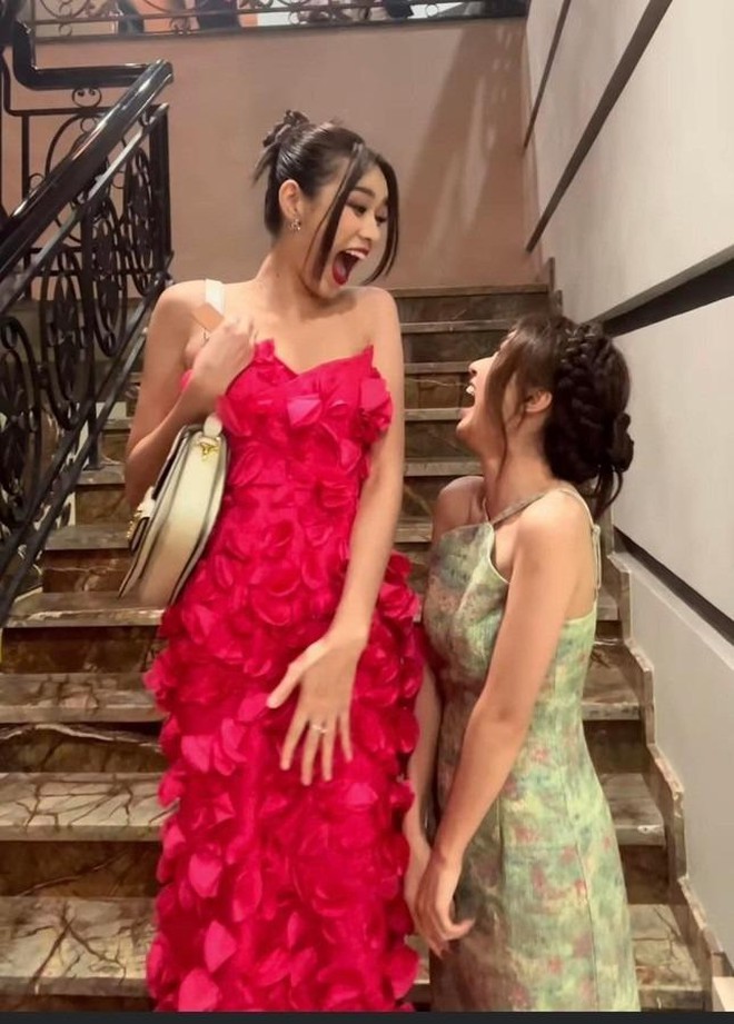 Cư dân mạng cười ngất vì đôi giày cà kheo Hoàng Thùy tặng sinh nhật Hòa Minzy-4