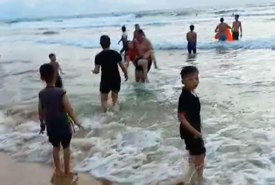 Một người tử vong vì kiệt sức sau khi cứu người tắm biển-1