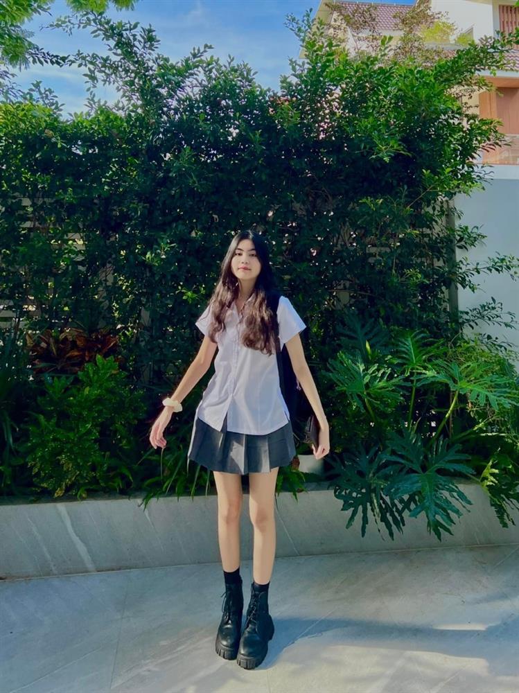 2 con gái MC Quyền Linh diện đồng phục, ngỡ ngàng nhan sắc-2