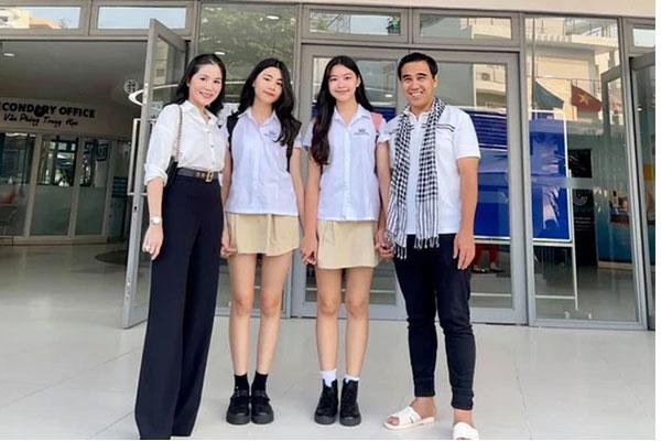 2 con gái MC Quyền Linh diện đồng phục, ngỡ ngàng nhan sắc-4