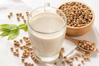 Sữa đậu nành ‘ngon - bổ - rẻ’ nhưng uống sai cách dễ gây ngộ độc, thậm chí 'rước họa vào thân'
