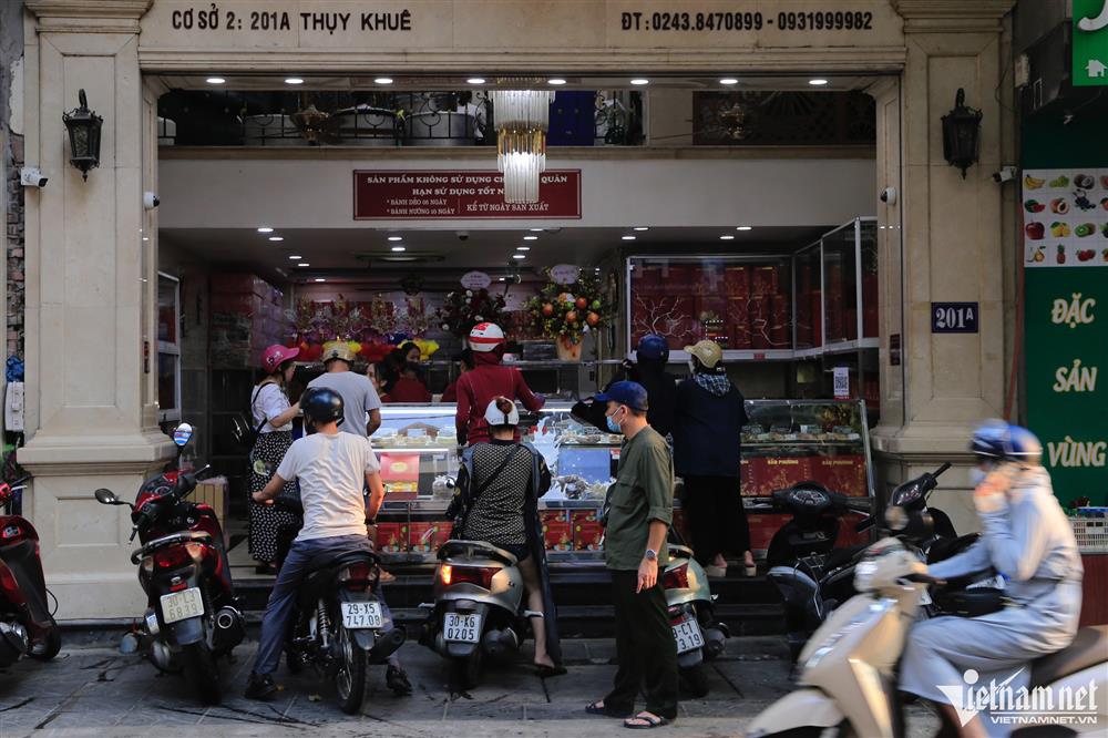 Lượng khách thưa thớt tại các tiệm bánh Trung thu ở Hà Nội-7