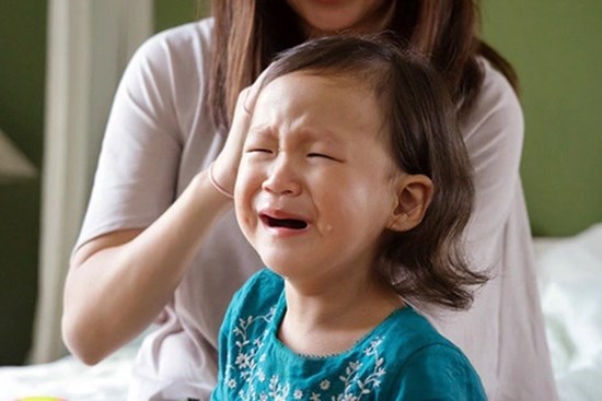 5 chữ giúp cha mẹ dạy trẻ biết kiểm soát tốt cảm xúc của bản thân: Hãy xem đó là những chữ gì!