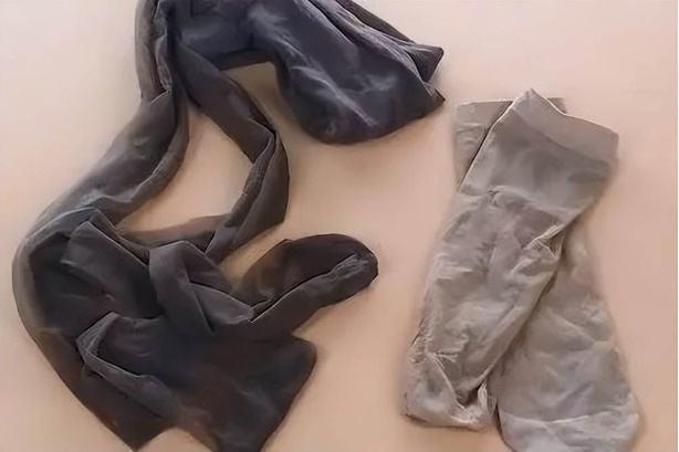 Nếu có tất cũ bạn đừng vội vứt bỏ, đem treo ở trong nhà cực hữu ích, biết càng sớm càng tốt-1