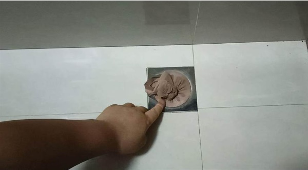 Nếu có tất cũ bạn đừng vội vứt bỏ, đem treo ở trong nhà cực hữu ích, biết càng sớm càng tốt-2