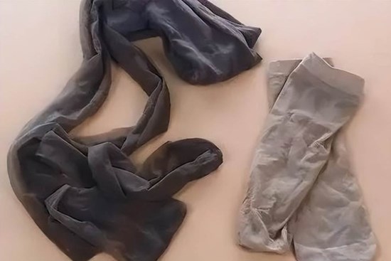 Nếu có tất cũ bạn đừng vội vứt bỏ, đem treo ở trong nhà cực hữu ích, biết càng sớm càng tốt