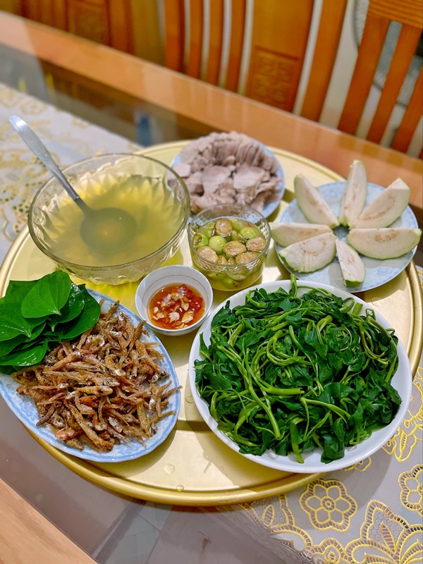 Mẹ đảm Hà Nội mỗi ngày vào bếp là kỉ niệm&nbsp;cùng các con, mâm cơm toàn món hấp dẫn lại tràn ngập&nbsp;yêu thương-2