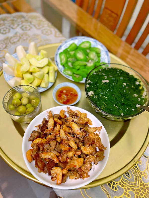 Mẹ đảm Hà Nội mỗi ngày vào bếp là kỉ niệm&nbsp;cùng các con, mâm cơm toàn món hấp dẫn lại tràn ngập&nbsp;yêu thương-6