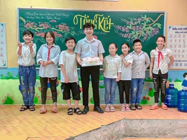 Loạt hình vẽ trên bảng gây bão mạng của thầy giáo cấp 1-5