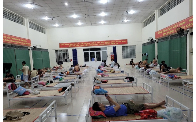 NÓNG: Hàng chục người cùng bơi sông trốn khỏi casino ở Campuchia-1