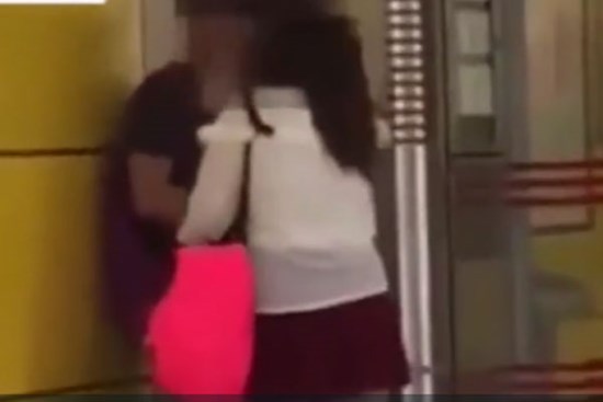 Bắt cá nhiều tay, nam thanh niên đau đớn lĩnh 41 cái tát từ bạn gái