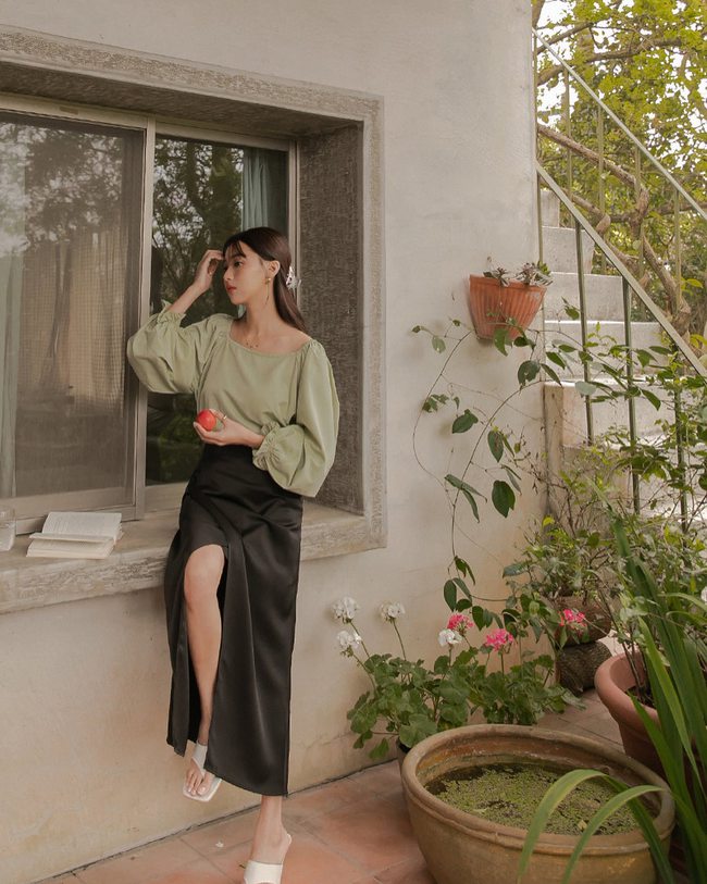 12 cách mặc chân váy đen đẹp từ đi làm tới đi chơi-5