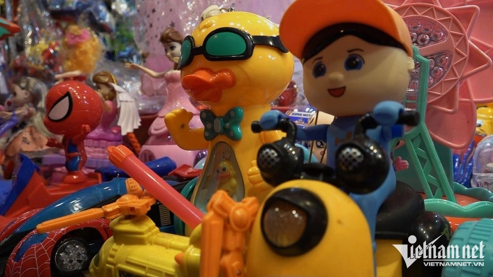 Hàng Việt lép vế, Tết trung thu rước toàn lồng đèn Trung Quốc-2