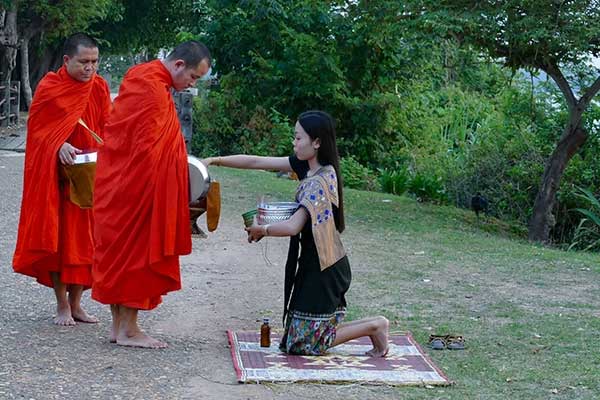 Thái Lan: Một ngôi chùa bị bỏ không vì sư phải đi cai nghiện-3