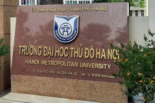 Nữ đại gia U70 quấy rối tình dục nam diễn viên 9x trên sóng livestream-6