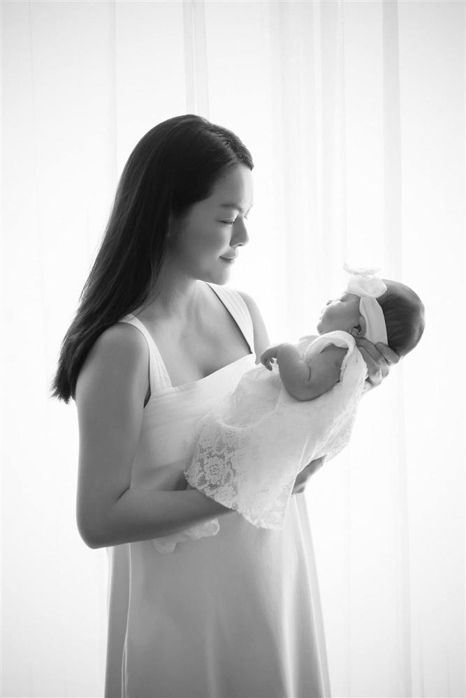 Phạm Quỳnh Anh lần đầu khoe ảnh con gái thứ 3-2