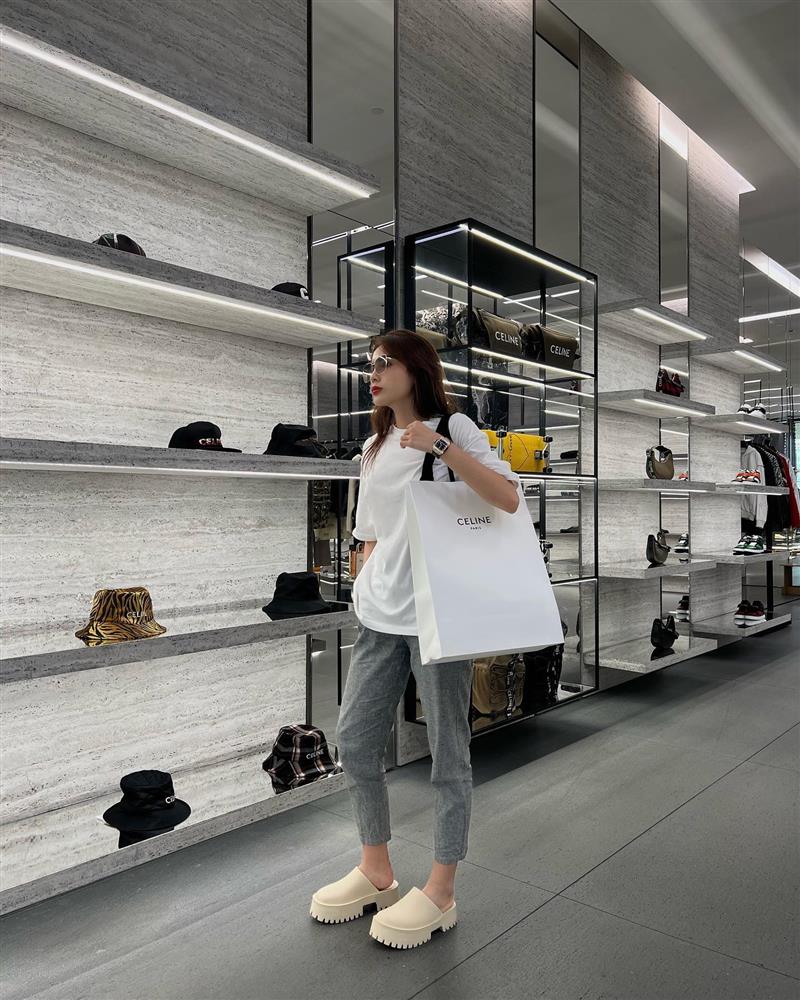 Kiểu quần jeans sao Việt diện nhiều nhất: Hack dáng hiệu quả hơn cả jeans ống rộng-10