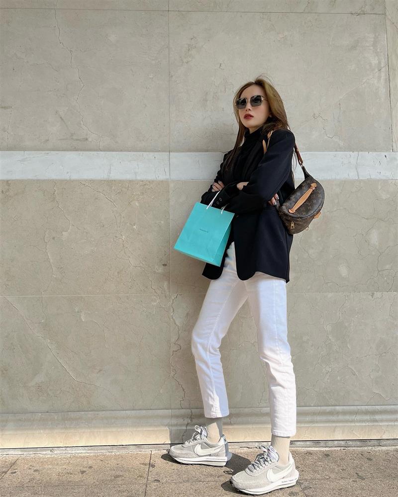 Kiểu quần jeans sao Việt diện nhiều nhất: Hack dáng hiệu quả hơn cả jeans ống rộng-14