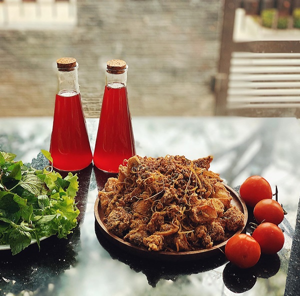 Cuối tuần mẹ đảm trổ tài làm gà rang muối thơm ngon nhức nhối, cả nhà lai rai ai cũng tấm tắc khen-4