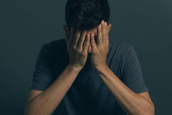 Mẹ chồng lên thành phố thăm cháu nội, vô tình chứng kiến cảnh con trai tòm tem với cô thư ký, bà làm một việc khiến tôi biết ơn cả đời-2