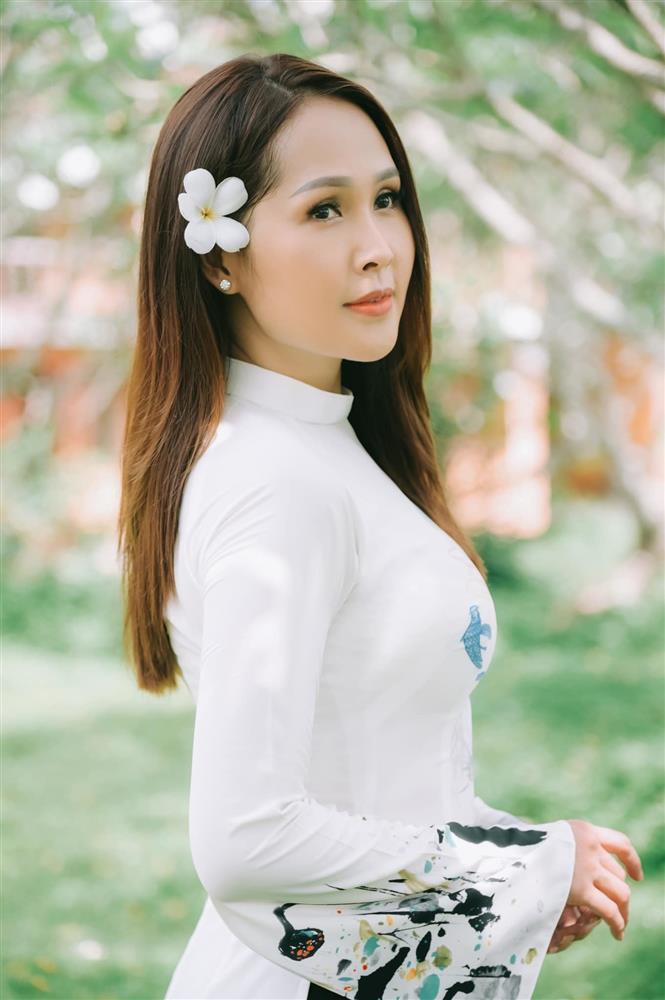 Gái nhảy Minh Thư sau 17 năm: Làm mẹ đơn thân, trẻ trung ở tuổi U50-7