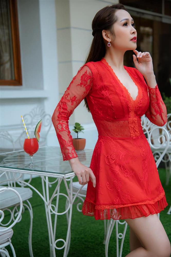 Gái nhảy Minh Thư sau 17 năm: Làm mẹ đơn thân, trẻ trung ở tuổi U50-9