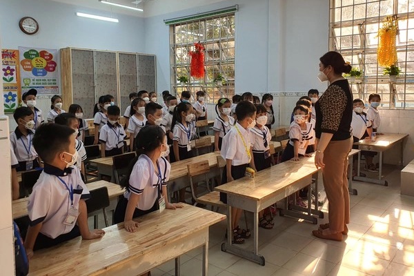 Người vợ xinh đẹp của MC Quyền Linh: Có 2 bằng đại học, chia sẻ điều sợ nhất khiến ai cũng phải khen cách dạy con-4