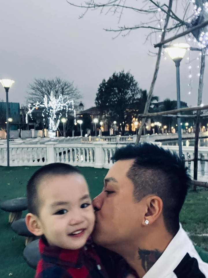 Ca sĩ Tuấn Hưng: Tiền không mua được ký ức tuổi thơ của các con về bố mẹ-2