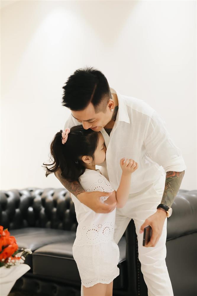 Ca sĩ Tuấn Hưng: Tiền không mua được ký ức tuổi thơ của các con về bố mẹ-4