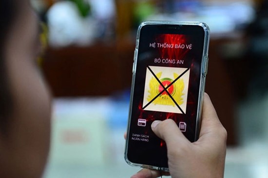 Tài khoản bốc hơi gần 2 tỷ đồng sau khi tải app 