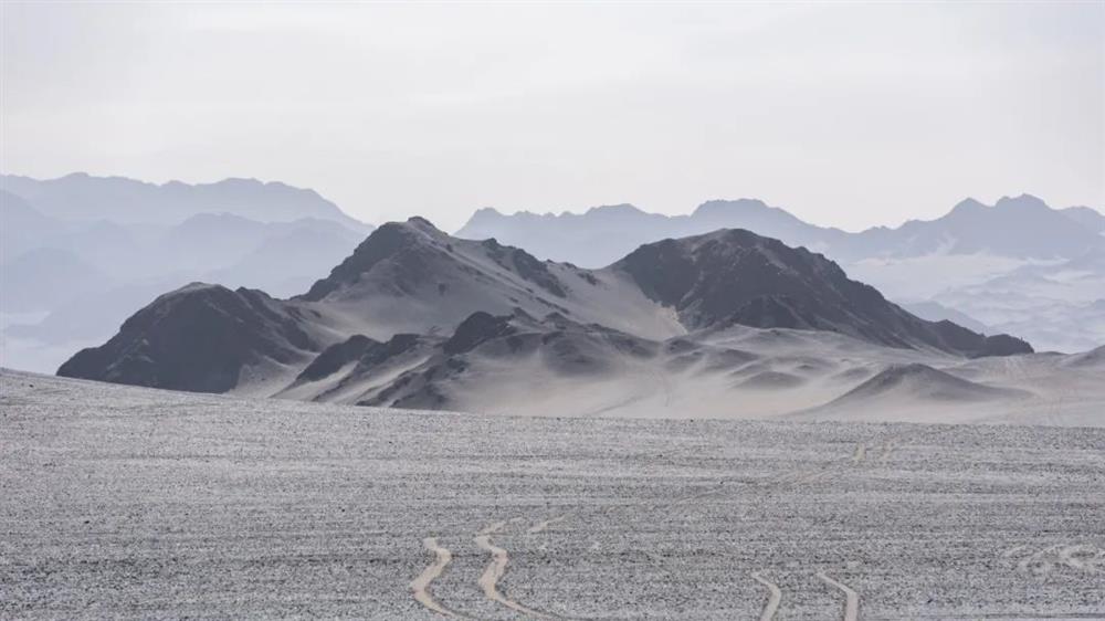 Thành phố cô đơn ở Trung Quốc: Tứ phía giáp với những khu vực hoang vu nhất hành tinh, được ví là sao Hỏa trên Trái đất-17