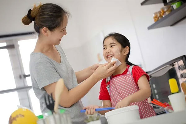 1 tiếng trước khi đi ngủ: Cha mẹ dành thời gian cho con sẽ giúp trẻ nâng cao chỉ số IQ, EQ-5