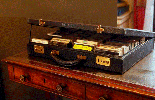 Triển lãm đặc biệt tưởng nhớ Công nương Diana: Trưng bày những chi tiết chưa từng thấy trước đây-7