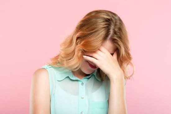 Lần đầu về nhà mẹ chồng, tôi xấu hổ muốn độn thổ vì trở thành 