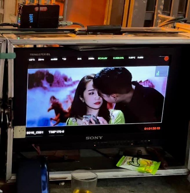 Minh Hoàng phải xoa dịu bạn gái vì cảnh hôn cháy màn hình với Quỳnh Nga-1