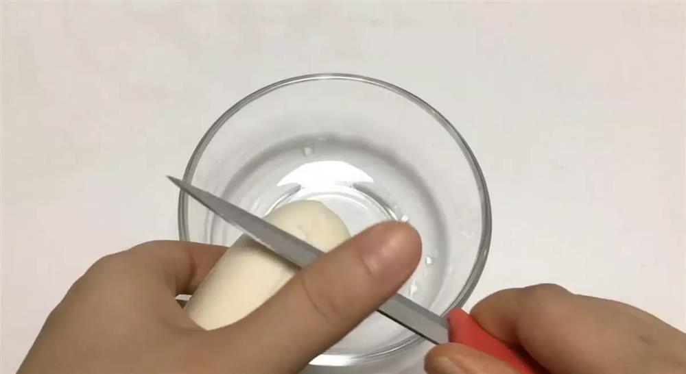 Xà phòng được cắt thành miếng rồi trộn cùng với đường, tác dụng cực mạnh, ai làm theo đều phải gật gù công nhận-1