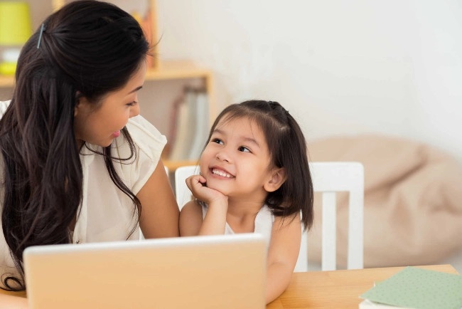 1 tiếng trước khi đi ngủ: Cha mẹ dành thời gian cho con sẽ giúp trẻ nâng cao chỉ số IQ, EQ-2