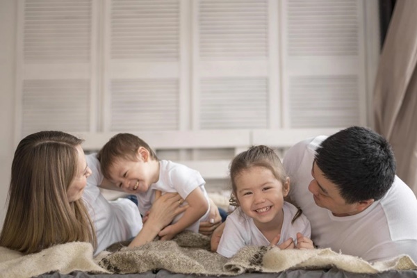 Trẻ bị tước đoạt quyền tự do khi nɡười lớn quá ưa sạch sẽ: Cha mẹ sợ bẩn, con kém thông minh-5