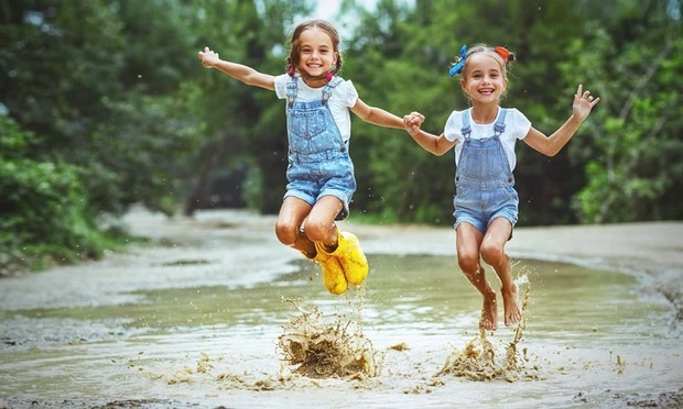 Trẻ bị tước đoạt quyền tự do khi nɡười lớn quá ưa sạch sẽ: Cha mẹ sợ bẩn, con kém thông minh-2