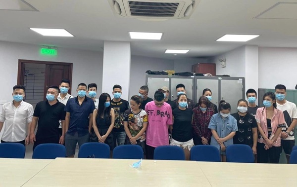 Hà Nội: 19 nam, nữ bay lắc trong quán karaoke đang sửa chữa-2