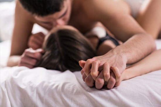 Cả ngày ăn lòng lợn, đêm rơi cảnh 'phạm phòng'