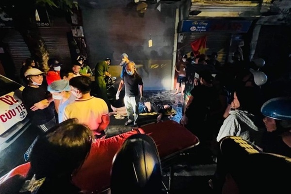 Quên chìa khóa, người đàn ông trèo lên cây vào nhà ngã xuống đất tử vong-1