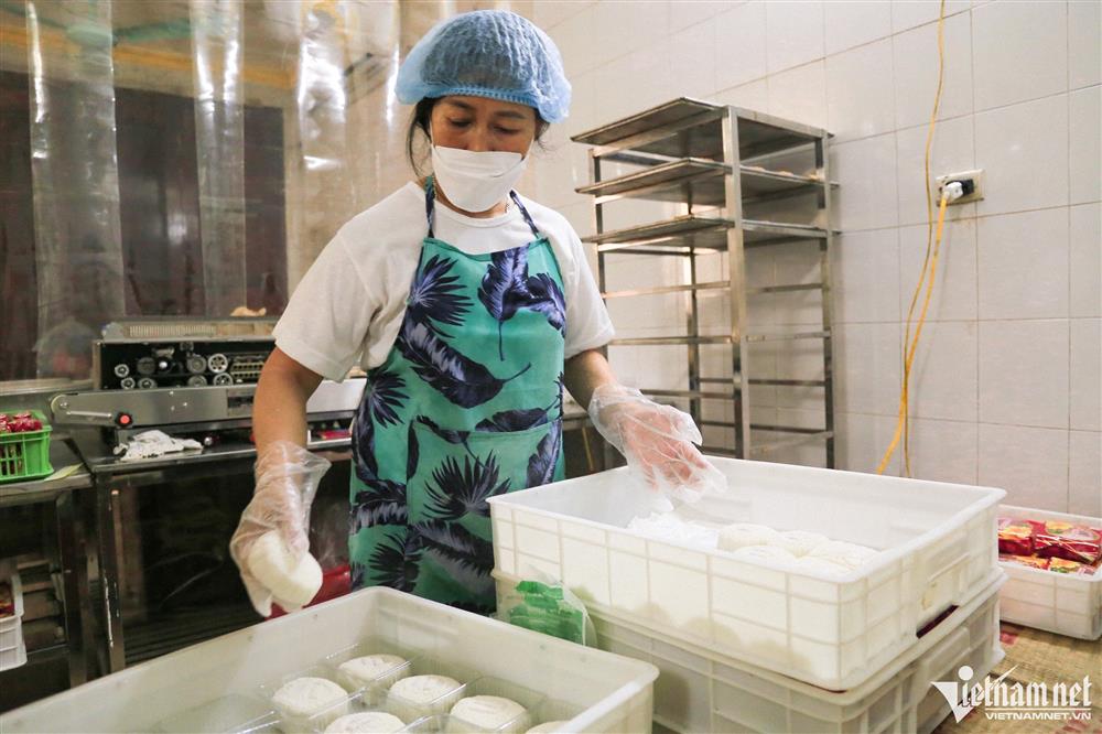 Bí quyết ở lò bánh trung thu tuổi đời 60 năm ở Hà Nội-12