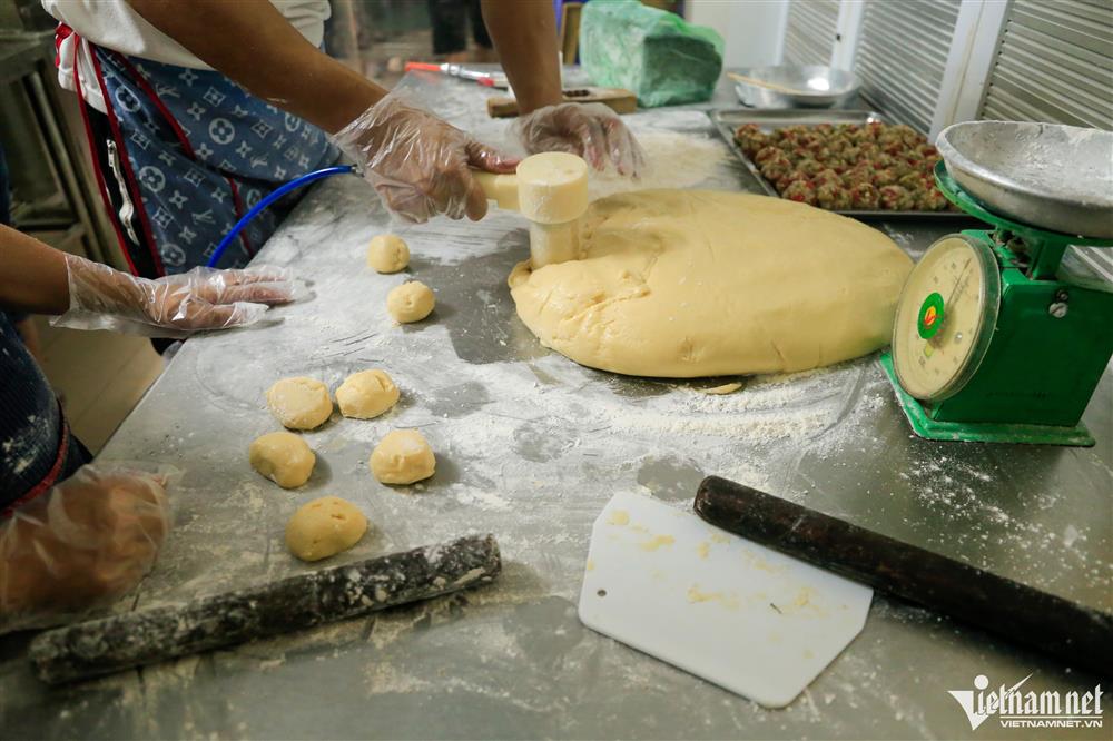 Bí quyết ở lò bánh trung thu tuổi đời 60 năm ở Hà Nội-2