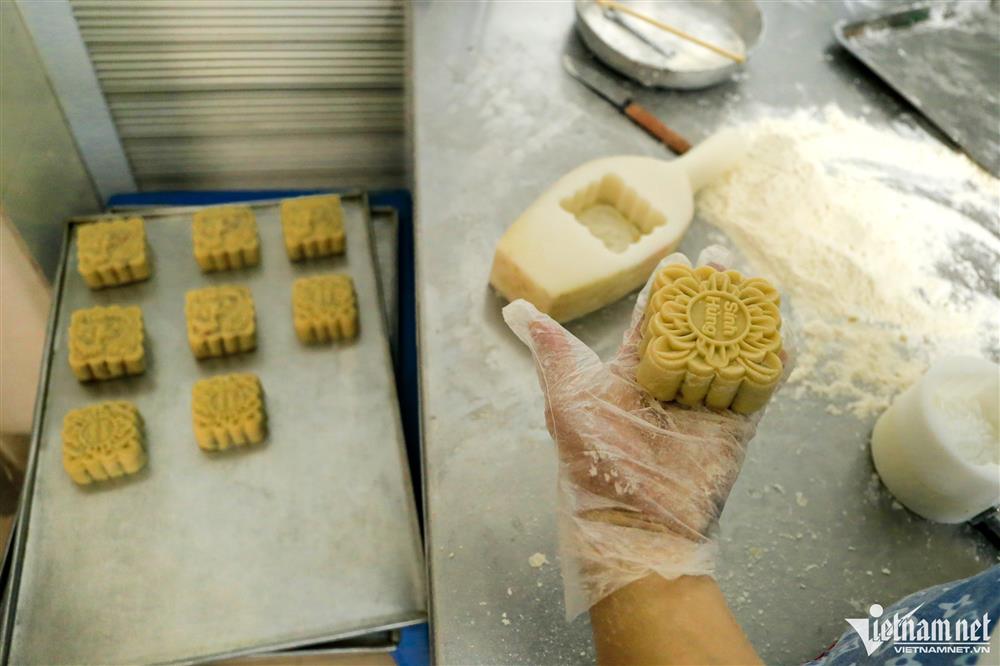Bí quyết ở lò bánh trung thu tuổi đời 60 năm ở Hà Nội-6