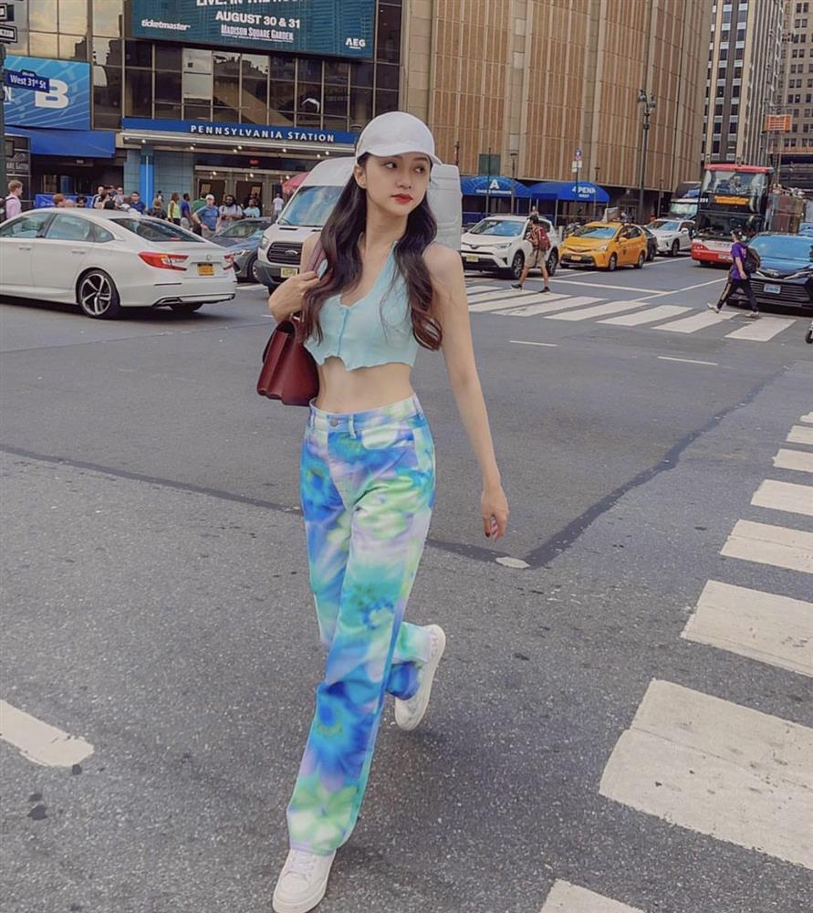 Hương Giang mix đồ dạo phố khoe cơ bụng săn chắc-4