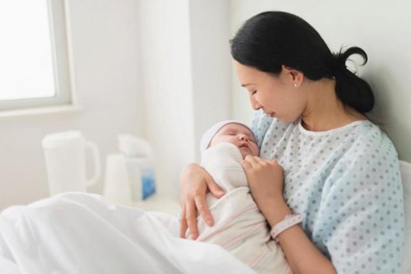 Gửi con sang nhà mẹ chồng và em gái luân phiên mỗi người nửa năm, mẹ bỉm sững sờ khi con trở về-4