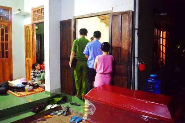 Bé gái 2 tuổi tử vong bất thường tại nhà ông ngoại-1