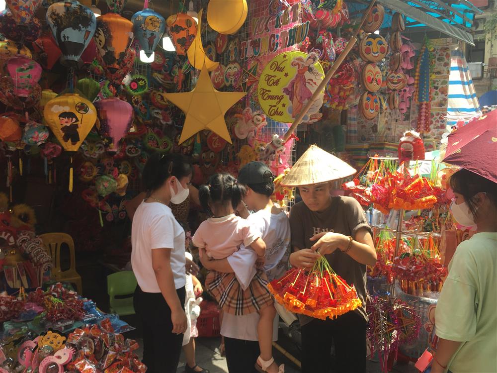 Bỏ chục triệu mua đồ trang trí đón Trung thu sớm-4
